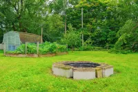 Travel Nurse’s Modern Bungalow!  Cozy 3 Bedroom Home