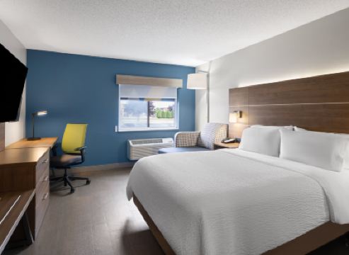 Holiday Inn Express SHEBOYGAN-KOHLER (I-43) by IHG