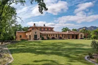 Villa Colibri, by Vinifera Homes