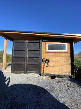Secluded Mountain Container - Hot Tub & King Bed