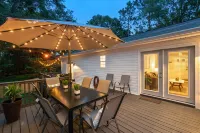 Hamilton Hideaway- Pool, Creek View w/ Scenic Deck - Homestays