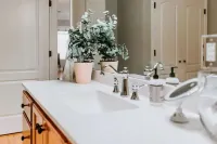 GrueneGusthaus#3| Private Condo+ Golf Cart Rentals