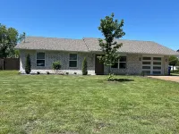 Osage Oasis: Pool, Hot Tub, Near Downtown & Trails