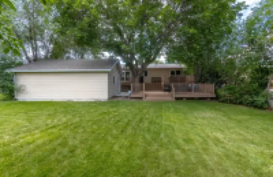 Centrally located, huge shaded patio with hot tub! Entire place to yourself!