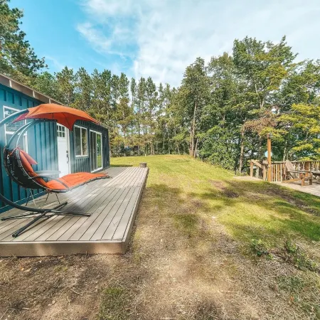 Charming Cabin Overlooking Rush Lake
