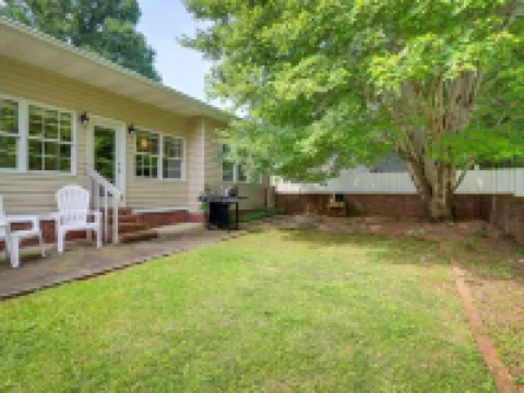 Modern Home in the Heart of Murphy, Hi-Tech Massage Chair, Jetted Tub, KING Bd! Hotels in Murphy