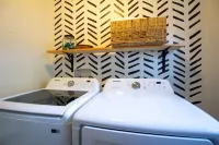 Cozy 2 Bed 2 Bath Retreat with Home Office. Near UT & DT Knoxville!