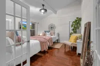 Peaceful and Quiet Hill Country Getaway with Stunning Views