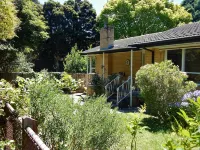 Laurel House, peaceful suburban retreat in the heart of leafy Blackburn. Hotel in zona Blackburn Lake Sanctuary