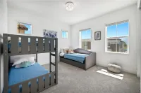 Lakefront Luxury Villa 4 bedroom+loft with Pool