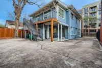 Beautiful Midtown 2BD – Parking + Fast WiFi