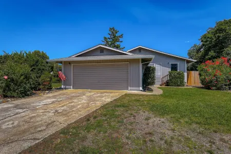 Pineland Place Отели рядом с достопримечательностью «McConnell Arboretum & Botanical Gardens»