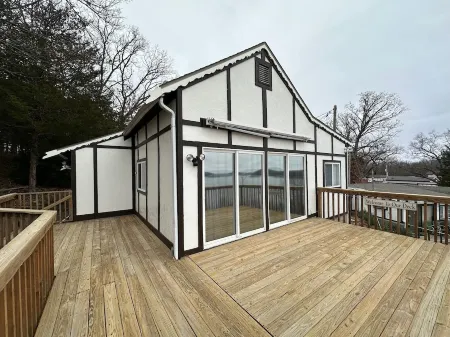 Cabin No. 5 @ The Old Swiss Village - Lake View!