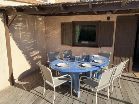 House in a gated estate 10 minutes walk from the beach