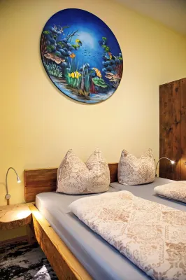 Lovingly furnished apartment, living with friends