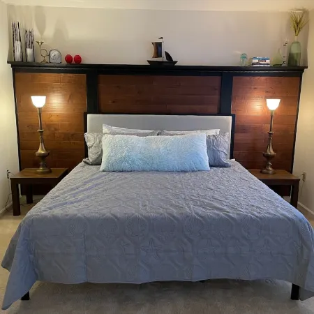 Cozy 2 Bedroom, 2.5 Bath across from Cambridge City Marina