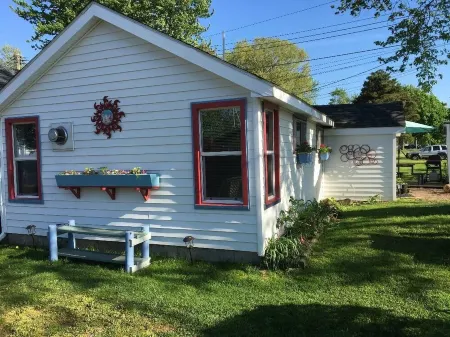 Lake Ontario - 1 Bedroom  Between Rochester and Niagara Falls