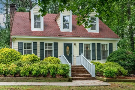 Cozy 4bd Home - NC State & Airport nearby - BBQ