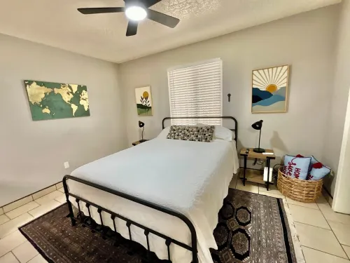 Charming 2-bedroom apartment with AC, WiFi in fabulous Albuquerque