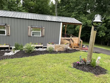 Coco's Cabin #3, Where pets stay free