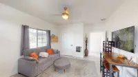 The Jolly Rancher/Luxury accommodations/King bed/Oculus