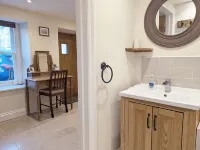 Private Suite near Bradford on Avon town center