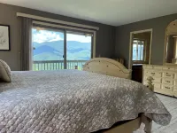 Million Dollar views from 360 wrap-around porch 피전 호텔