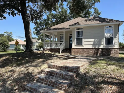 Beach Access, Sleeps 8, Pets-Yes! Blue Oak Cottage - Beach Supplies Included!