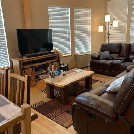 Cozy Cabin with Modern Amenities (Pet Friendly)