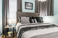 Quiet Suburban Home Minutes from Airport, Niagara Falls + all major attractions.