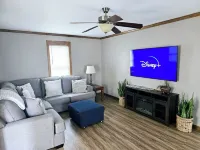 Family sized home 3 Minutes to the Jet Express and 30 minutes from Cedar Point!