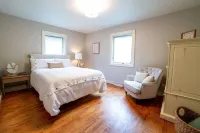 Secluded luxury House in the Hills w/king bed