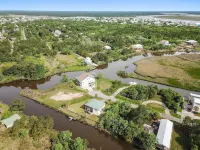 Peaceful Waterfront Summer Escape! Sunshine, King Suite, Private Dock