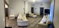Modern Farmhouse 3 Bed, 2 Bath Apartment, Sleeps 7, Lots of Space, Downtown