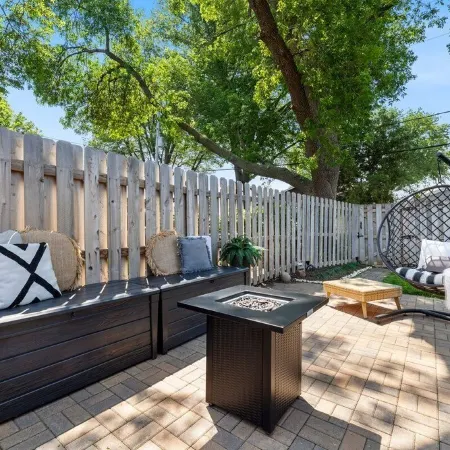 3 Living Rooms, 2 Garages, Gym & Chef’s Kitchen for a Group!