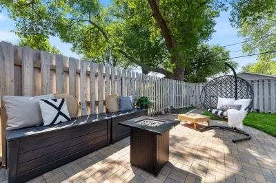 Holiday Decorated! 3 Living Rooms, 2 Garages, Gym & Chef’s Kitchen for a Group! โรงแรมใน