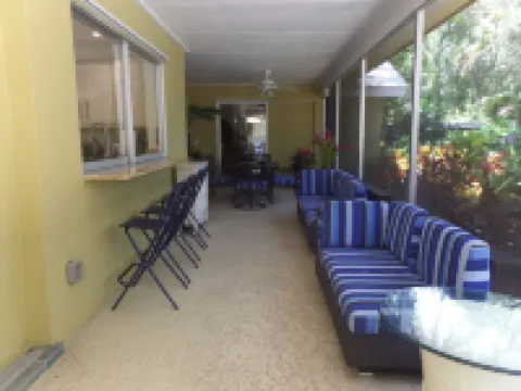 Island Living, Within Walking Distance To Beach Restaurants Shops Parks Marina