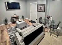 Cozy 1-bedroom apartment in enjoyable Newark with WiFi, Các khách sạn gần New Jersey Performing Arts Center