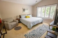 Haven House: Hot Tub, Walking Trails, Private Office