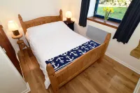 Cottage With Secure Garden, Wood Burning Stove And Sea Views Hotels in 