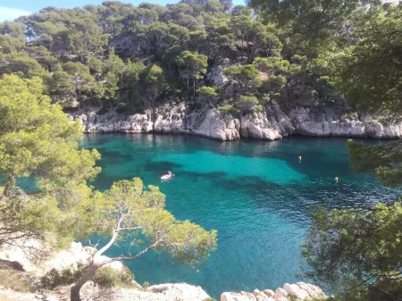 Cassis apartment near beaches & port, panoramic view, aircon, private parking