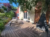 On your terrace at the foot of an oak tree, feel the Alsace's vibes ! 巴爾住宿飯店