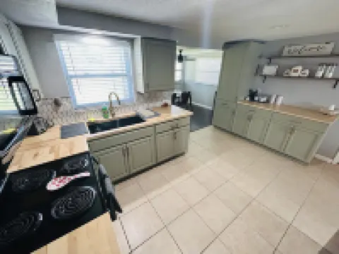 House near Tarpon Springs Beaches and Weeki Wachee Springs Hotels in Holiday