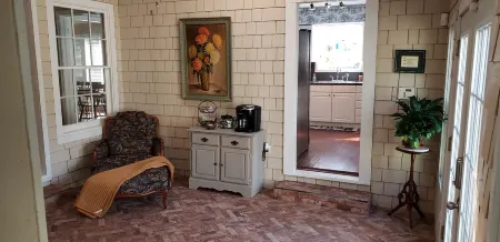 The Azalea Cottage, Bergfeld Park! Отели в г. Тилер