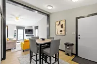 5 mins to Grand Park, 15 mins to Ruoff, pet-friendly, peaceful environment!