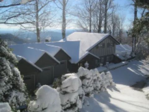 Large Vacation Rental Chalet Mountain Views 6 BR