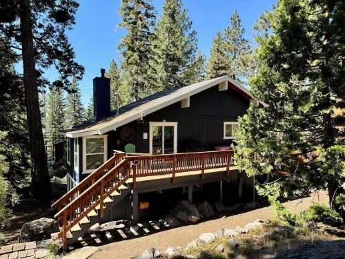 The Lazy Bear Lodge - 3 bedroom cabin w/lake views! - Kings Beach