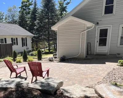 2 Bed, 2 Bath Cozy Home Across from Zoo in the heart of Baraboo. Hotels near Driftless Glen Distillery