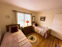 Spacious House, PERFECT Location,17 Miles to Asheville, Pets,View! Hotels in Edneyville