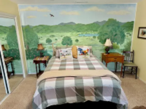 Cozy farmhouse studio, a chicken lovers dream! Hoteles en Templeton